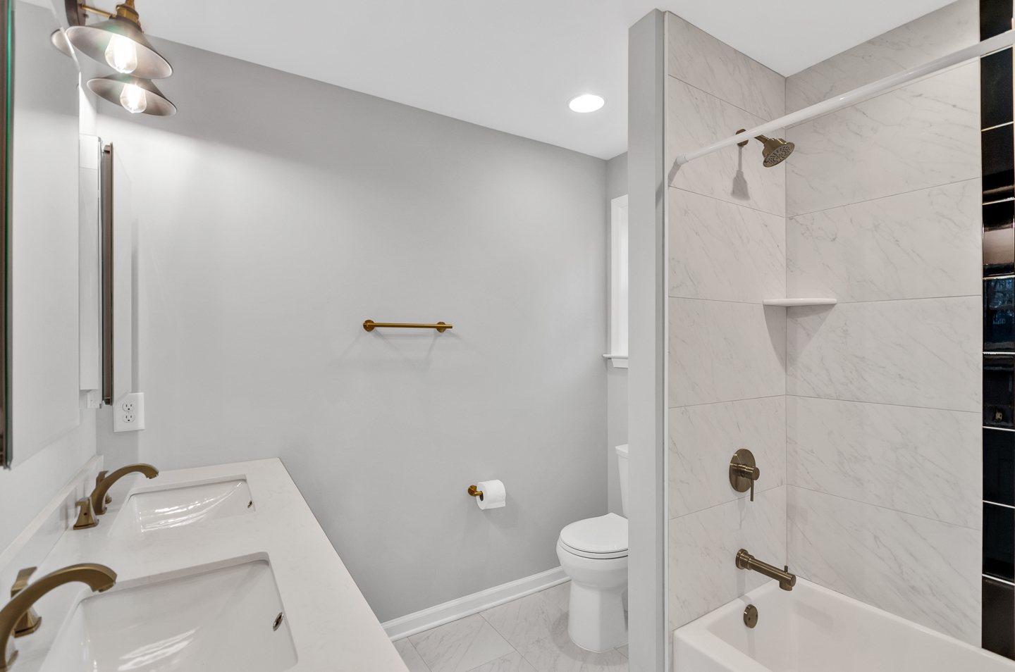Cherry Hill 2 Main Bath Tub